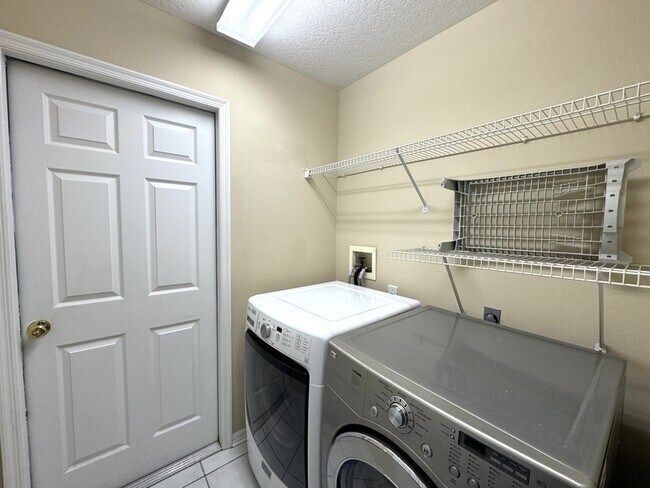 Building Photo - 4952 Hook Hollow Cir
