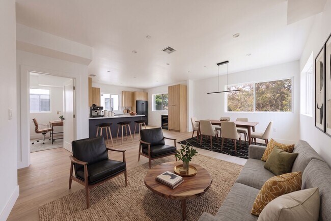 Building Photo - 1013 S Citrus Ave