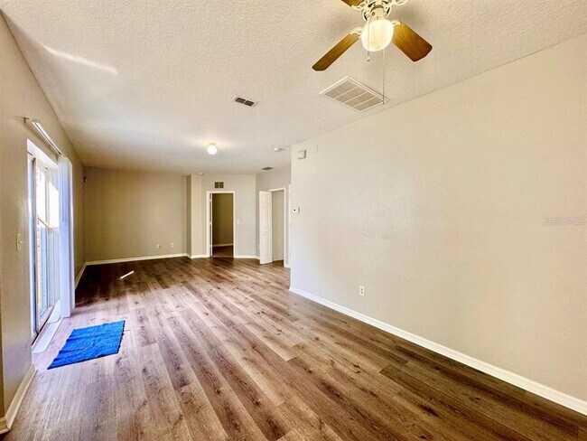 Building Photo - 2420 E Ida St