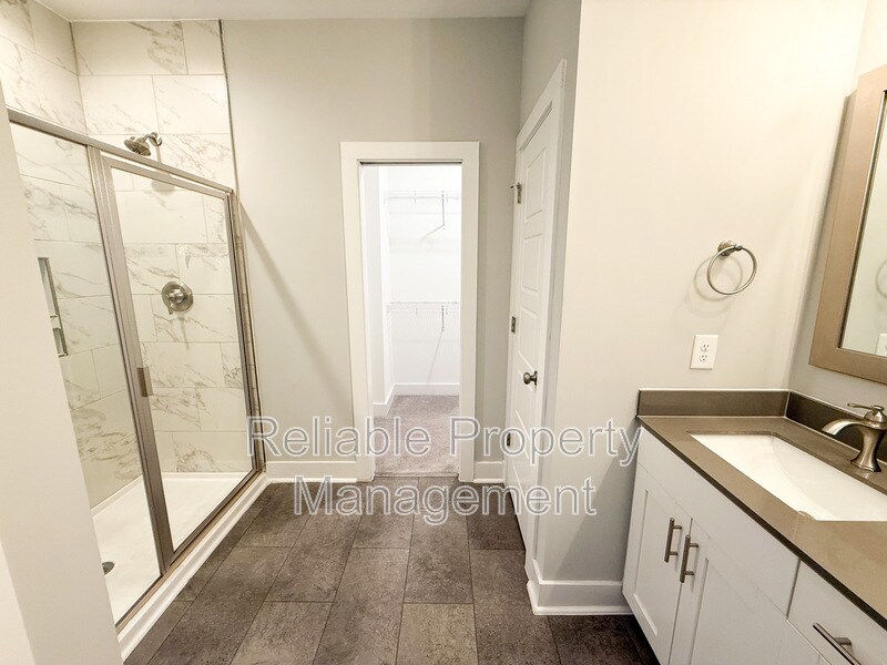 Building Photo - 4 S Laird Dr