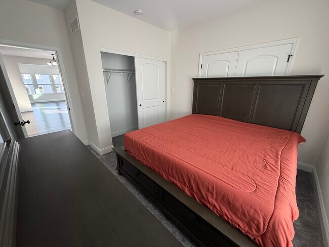 Building Photo - 156 Far Meadow Dr