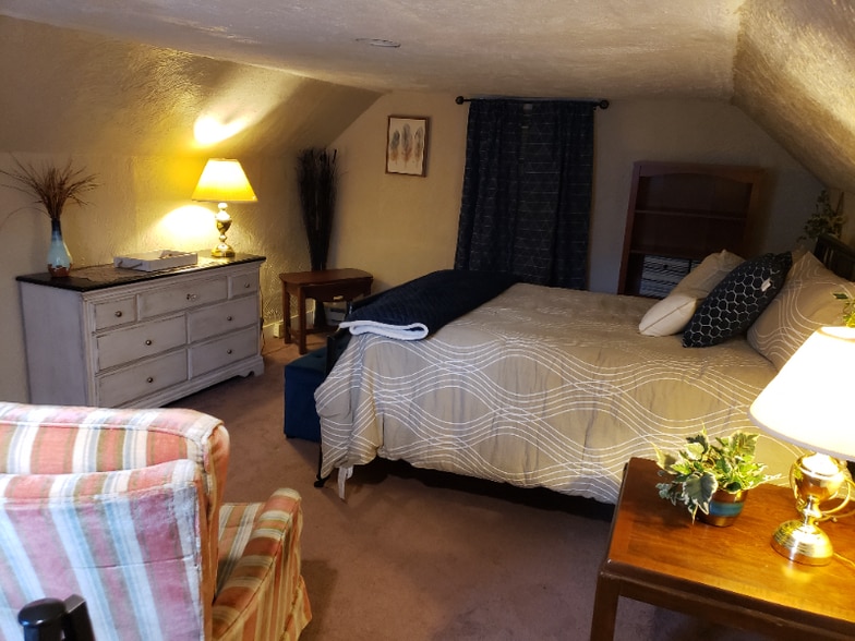 Building Photo - 346 Day Ave SW