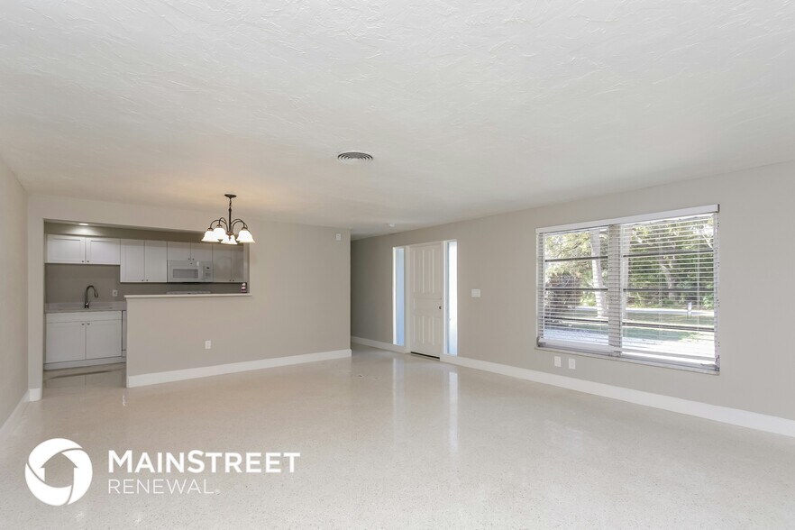 Building Photo - 2175 Gentian Rd