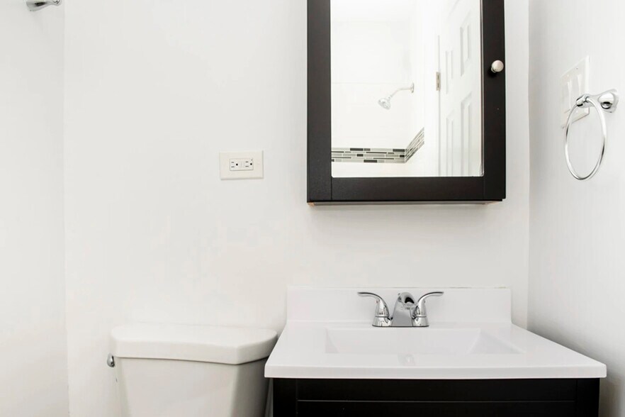 Building Photo - 1056 W Lill Ave