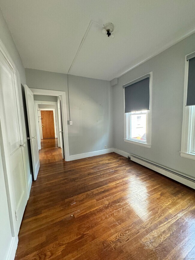 Primary Photo - 28 Avon St