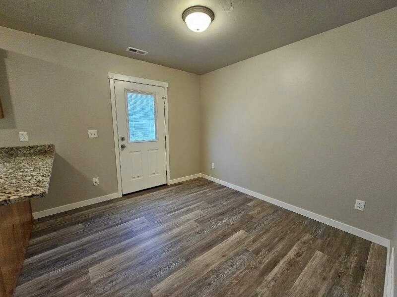 Building Photo - 2001 Lawrence Ln