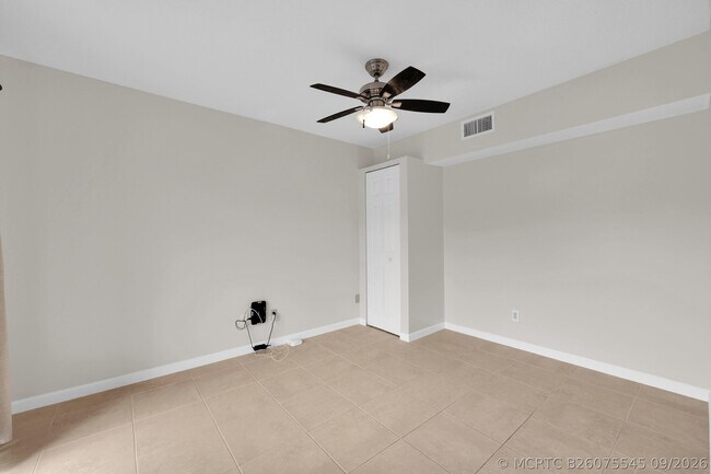 Building Photo - 5857 SE Windsong Ln