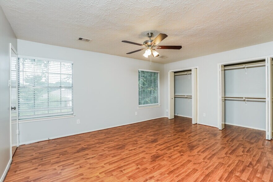 Building Photo - 8310 Woodland Willows Dr