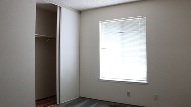 Building Photo - 3591 Woodley Dr
