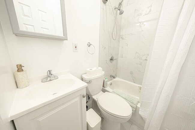 Building Photo - 247 W 113th St
