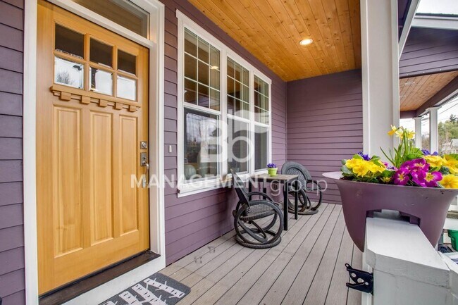 Building Photo - Close In NE Portland- Modern Townhome Across from Wholefoods and Starbucks