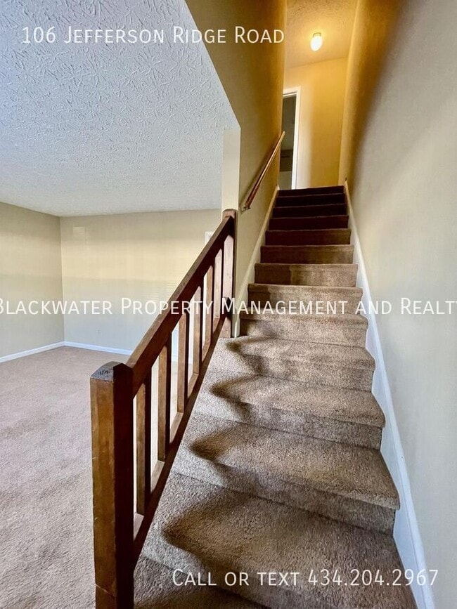 Building Photo - 106 Jefferson Ridge Rd