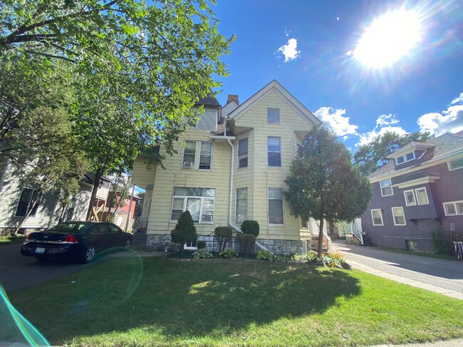 Building Photo - 217 W Vine St