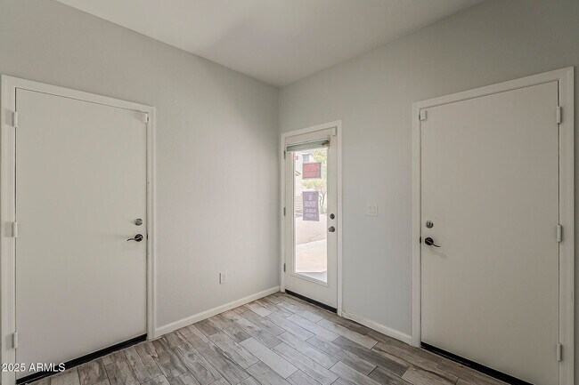 Building Photo - 1807 W Pollack St