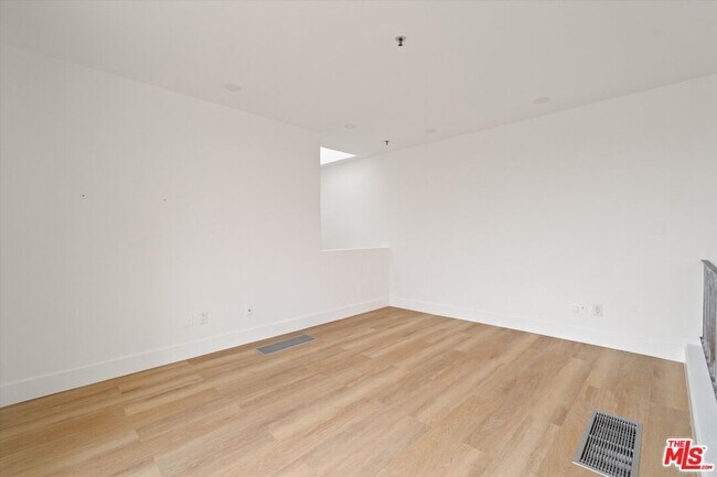 Building Photo - 235 Main St