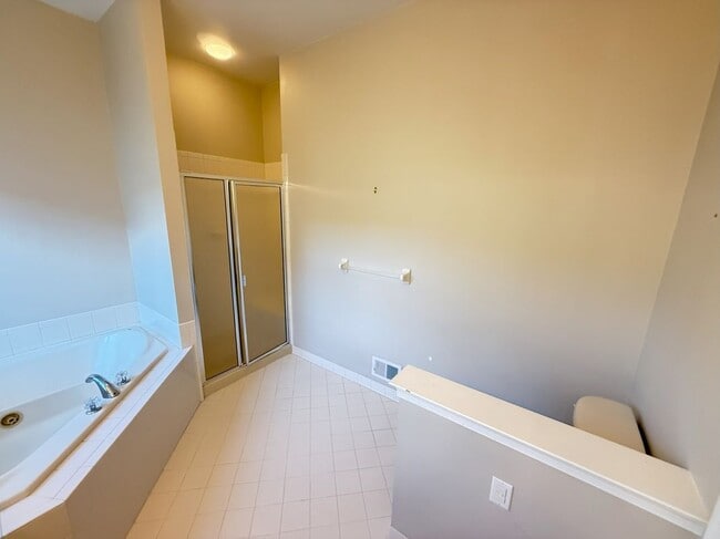 Building Photo - 3145 Pine Valley Way