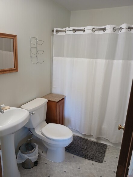 Building Photo - 3936 Svedlund St