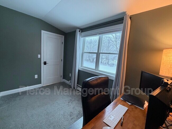 Building Photo - 395 Critchett Rd