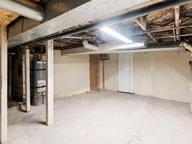 Building Photo - 3002 Porter Ave