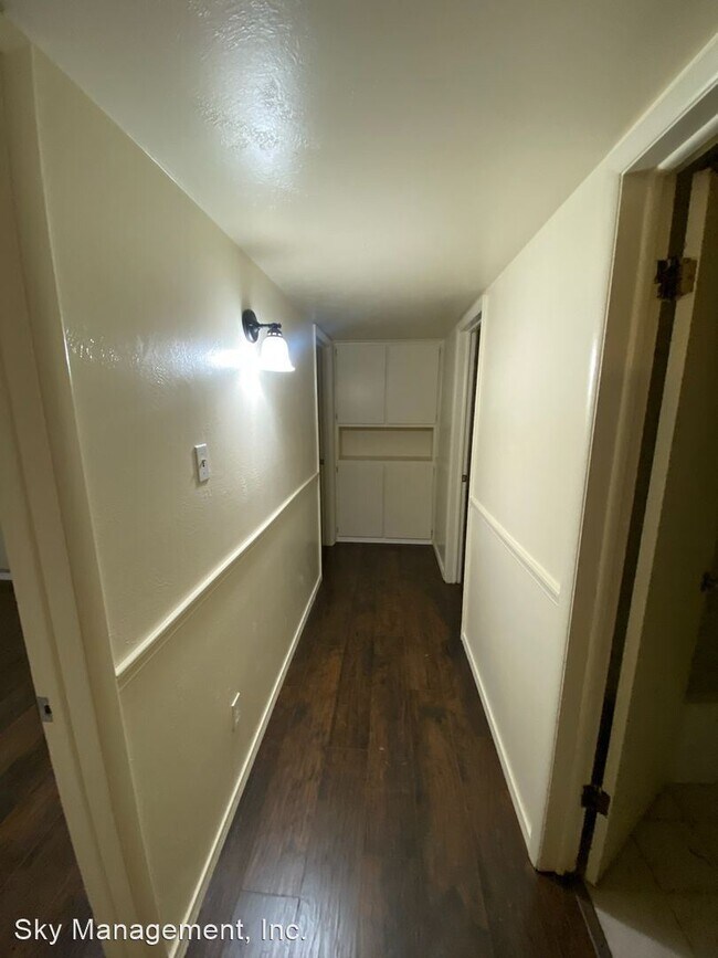 Building Photo - 3 br, 2 bath House - 10401 Britt Ct. NE