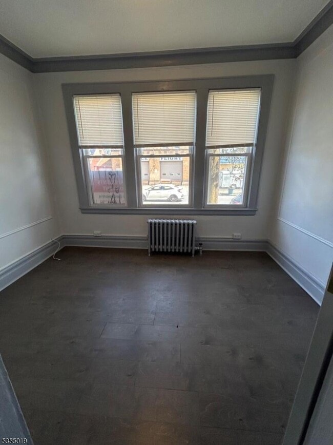 Building Photo - 407 Springdale Ave