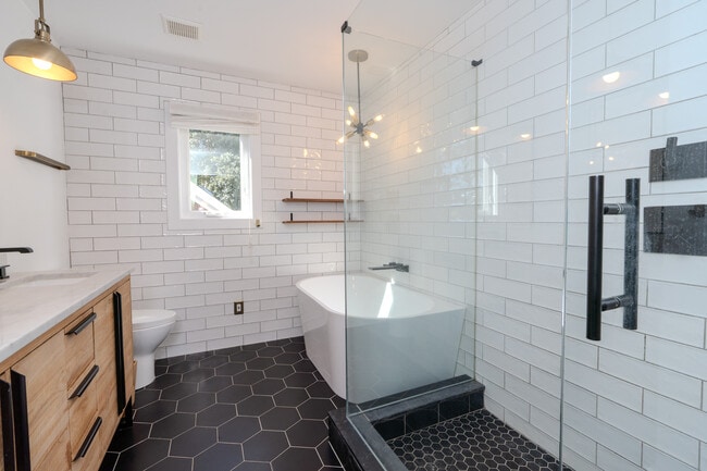 Building Photo - 4467 Ocean View Ave