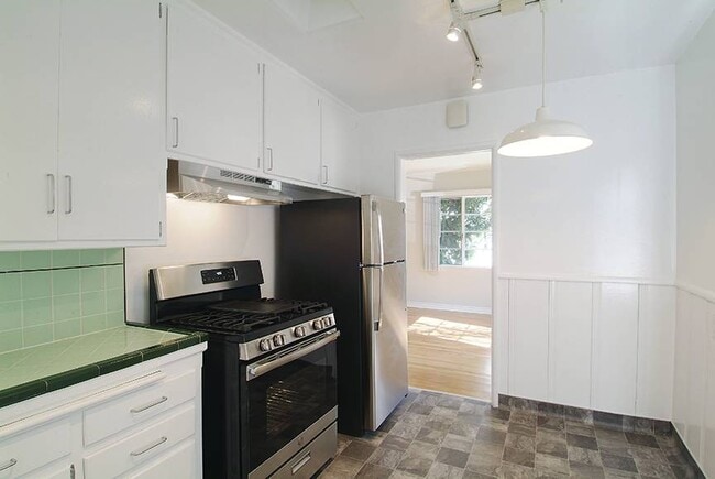 Kitchen - 1224 S Westgate Ave