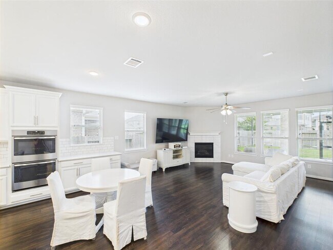 Building Photo - 3830 Fleetwood Falls Ln
