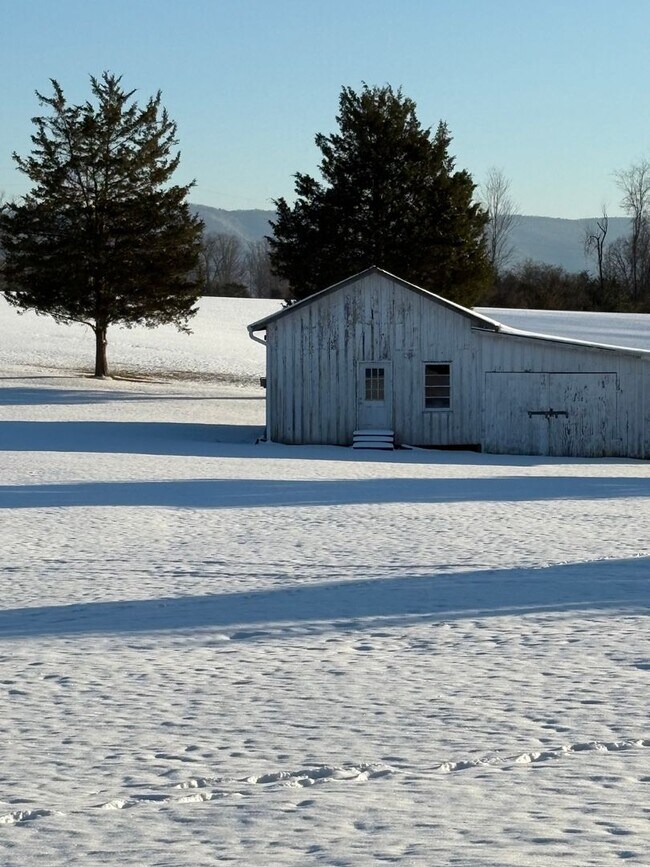 Building Photo - Peaceful Living in Maryville