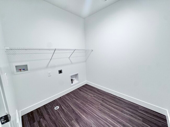 Building Photo - 4655 Alder Dr