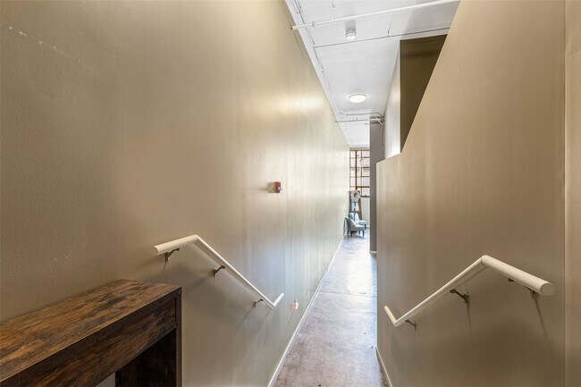 Building Photo - 1720 Chouteau Ave