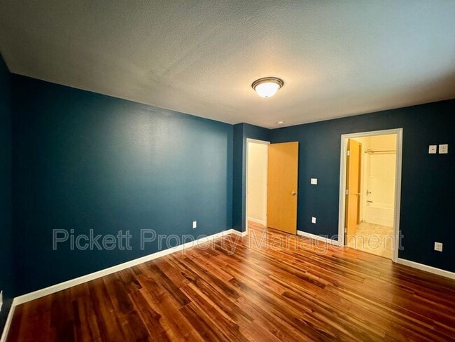 Building Photo - 3530 NE Rozene Way