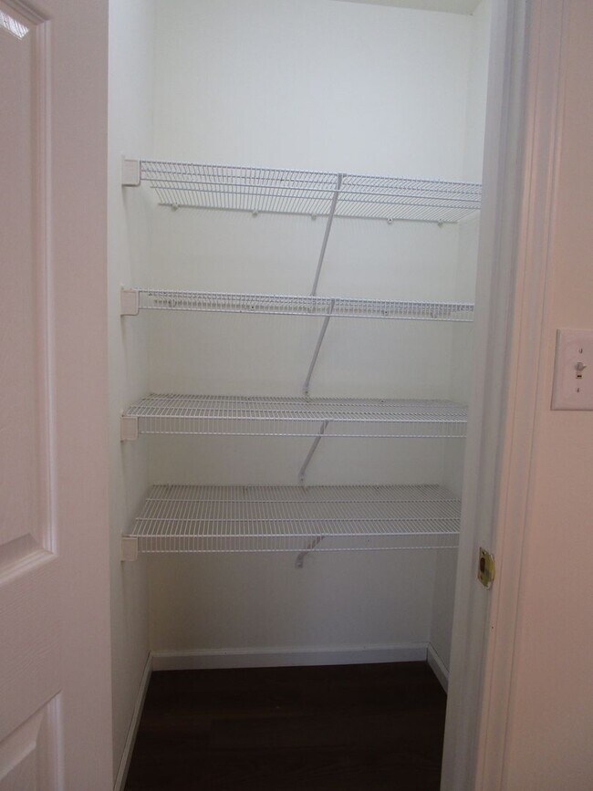 Building Photo - 5004-5006 Betty Jean Way