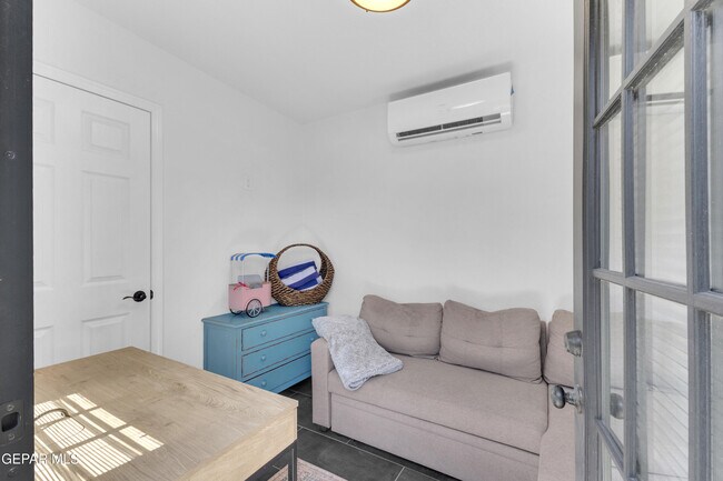 Building Photo - 2085 Paseo Del Prado Dr