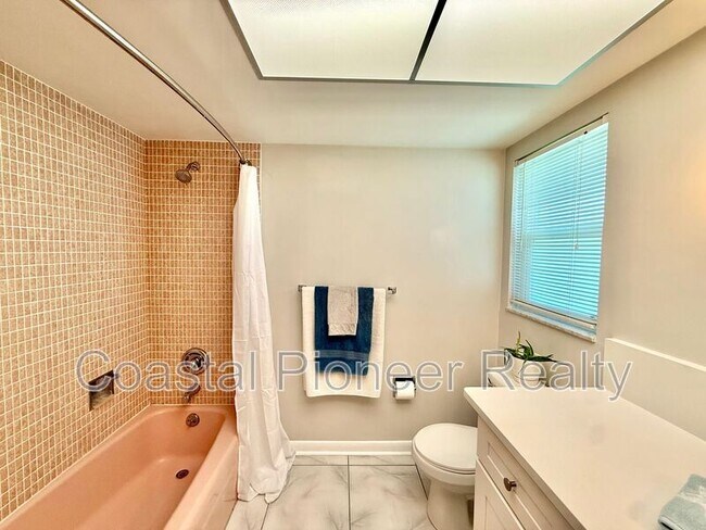 Building Photo - 14903 Imperial Point Dr N