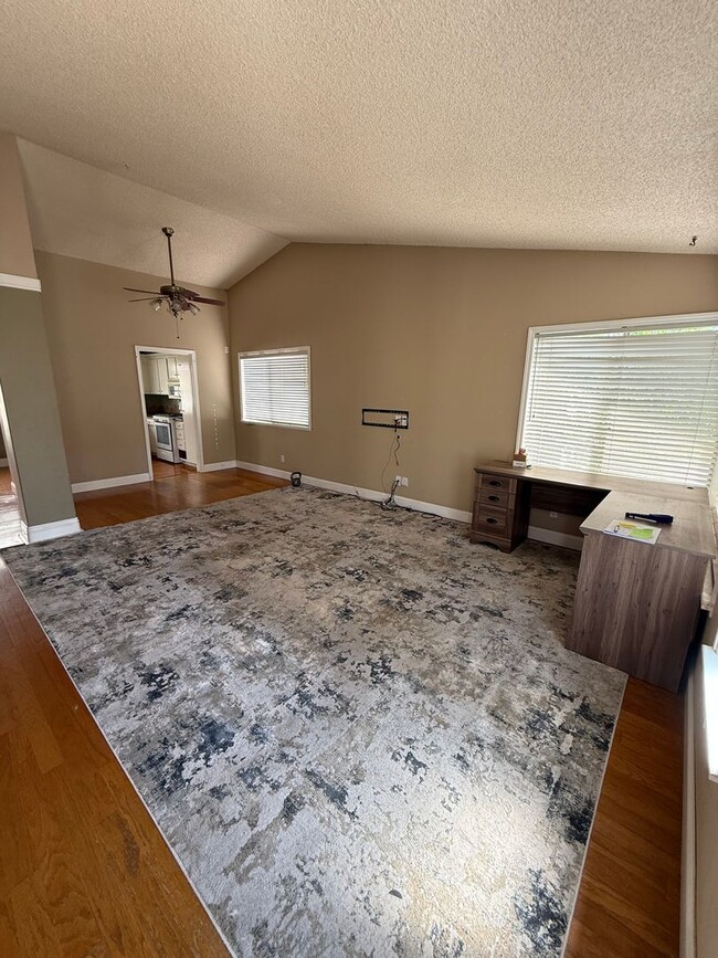 Building Photo - New Photos! Lovely One Level home in Valen...