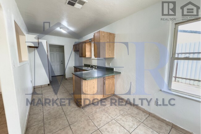 Building Photo - 2Bed/1Bath House at AZ-202/24th St! Ready for Immediate Move-In! -- NO HOA! RV PARKING!
