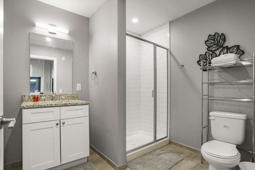 Building Photo - 209 9th St