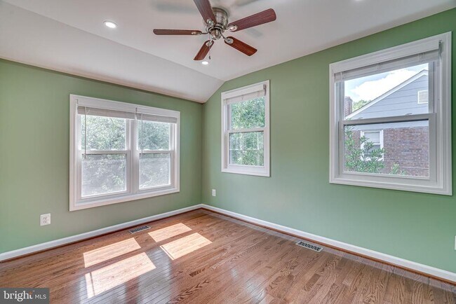 Building Photo - 2848 Fairhaven Ave