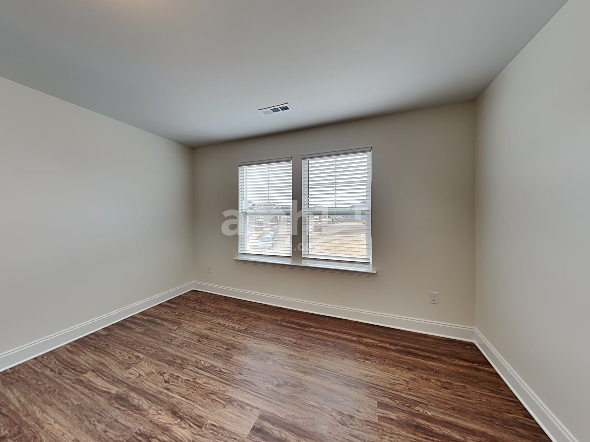 Building Photo - 1364 Lomond Dr