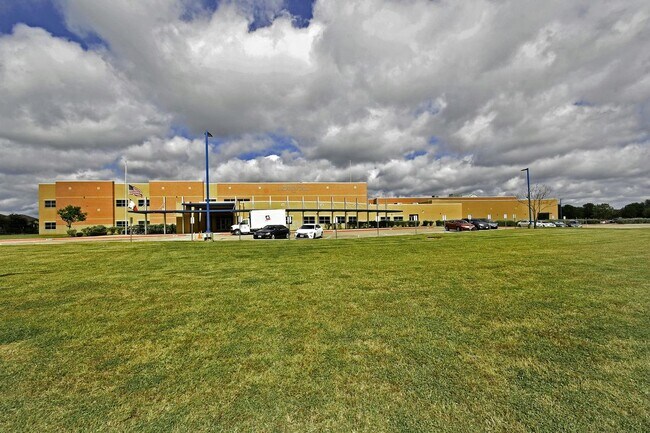 Building Photo - 130 Farm House Rd