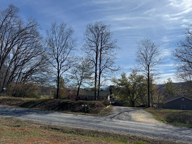 Building Photo - Single family home located in southern Rockbridge County minutes from I81