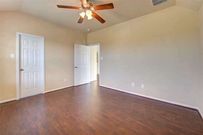 Building Photo - 6907 Stevenson Dr