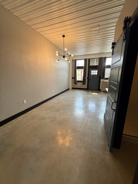 Building Photo - 475 S Hickory St