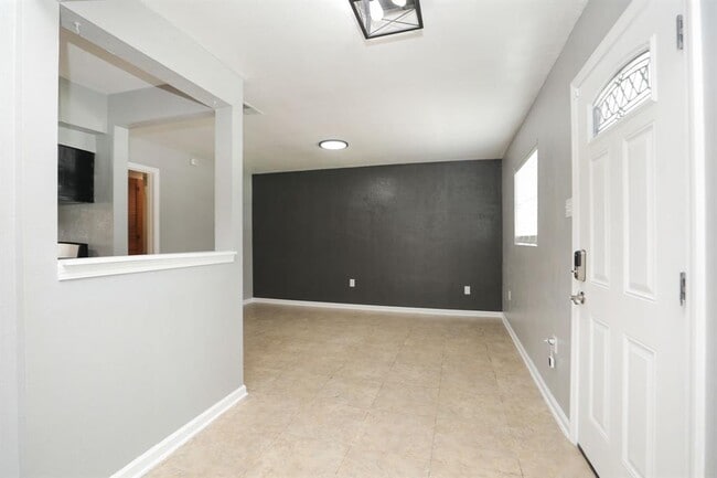Building Photo - 3218 Cedarcrest Dr
