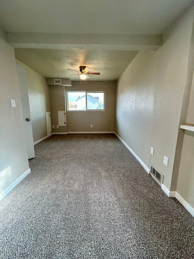Building Photo - Remodeled 3 Bed, 2 Bath Home in West Jordan — Available Now