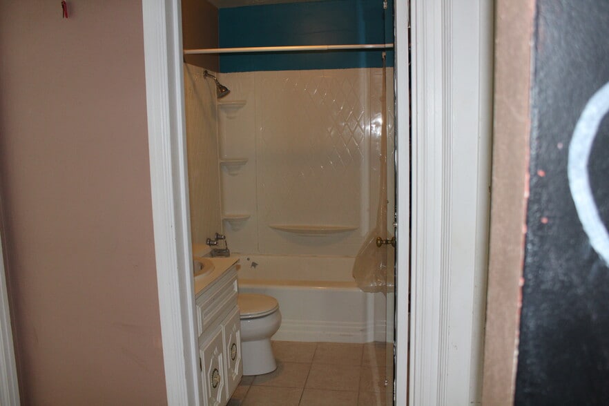 Upstairs bathroom - 1413 W Main St