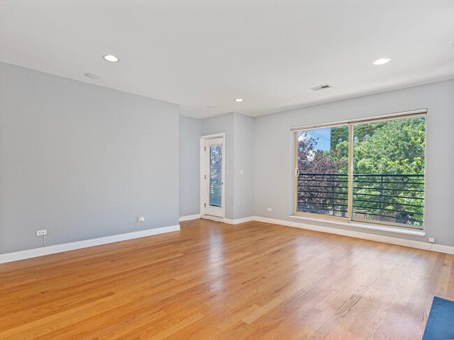 Building Photo - 1617 N Artesian Ave