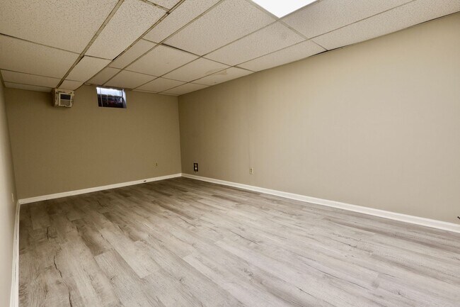 Building Photo - 536 Edgecrest Cir