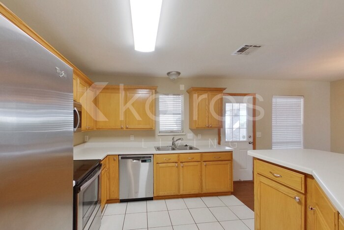 Building Photo - 1129 NE 8th St